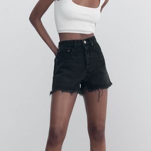 Zara frayed hi-rise denim shorts in black